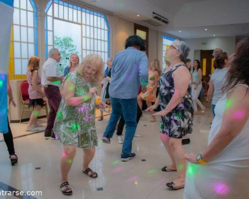 Encuentros Grupales (26/11/2023) :   MERIENDA Y BAILE EN VILLA URQUIZA  ! ! !