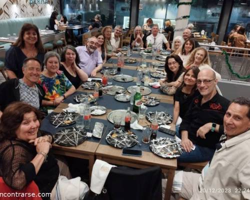 Hermosa noche en la que el trabajo y la celebración fueron protagonistas. :Encuentro Grupal Taller de escritura creativa: Te doy la palabra 