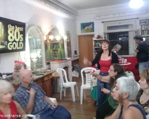 Esta claro que Adriana tiene el control... :Encuentro Grupal Una Noche Especial para Compartir