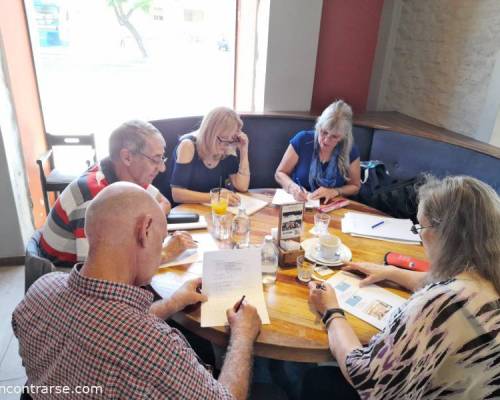 Muy dinámicos y bien predispuestos todos!!.  :Encuentro Grupal COFFEE BREAK- taller de idioma