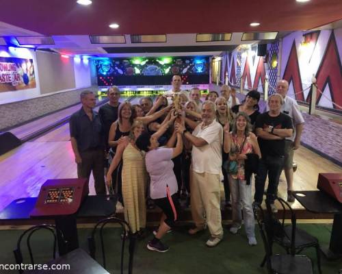 La campeona de las dos mesas!  :Encuentro Grupal Bowling en "PALO