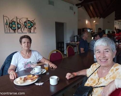 Desayuno feliz.La vida es más linda en compañía.Besos. :Encuentro Grupal A las sierras con amigos!