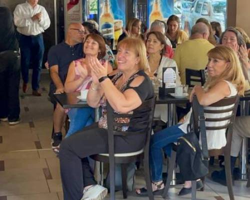 Genia Giselle!! Hermoso encuentro a puro aplauso, canto, baile  y sonrisas!!  :Encuentro Grupal TARDE de DOMINGO c/MUSICA en VIVO y Bailamos también !