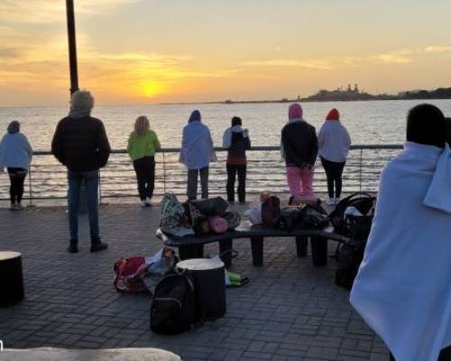 30637 12 Saludamos al nuevo día - Yoga al amanecer en Costanera Norte