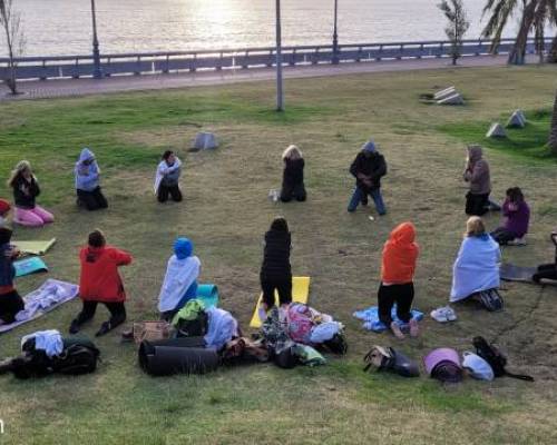 30637 3 Saludamos al nuevo día - Yoga al amanecer en Costanera Norte