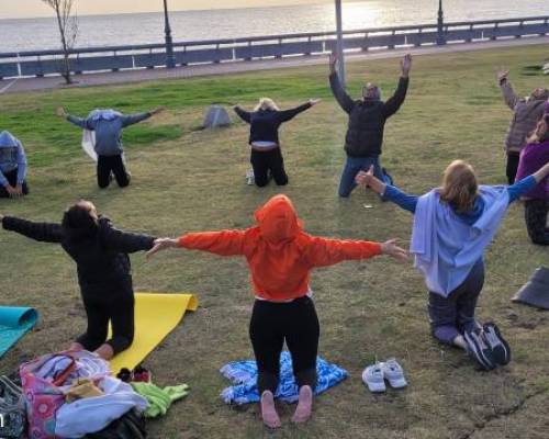 30637 4 Saludamos al nuevo día - Yoga al amanecer en Costanera Norte