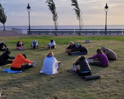 30637 5 Saludamos al nuevo día - Yoga al amanecer en Costanera Norte