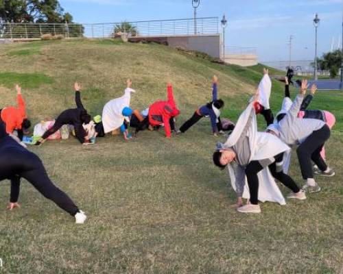 30637 8 Saludamos al nuevo día - Yoga al amanecer en Costanera Norte