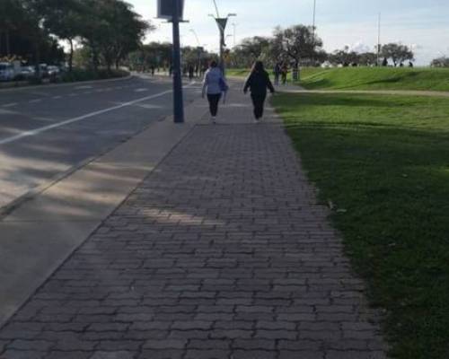 30658 13 Costanera de Vicente Lopez con una sonrisa y merienda.-