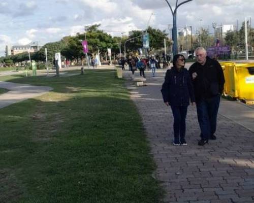 30658 8 Costanera de Vicente Lopez con una sonrisa y merienda.-