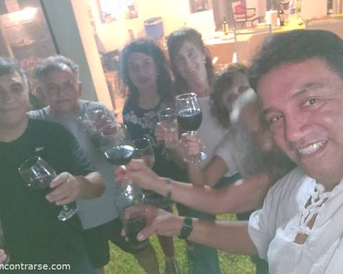 Brindis final luego de una agotadora jornada.... :Encuentro Grupal PADEL EN ZONA NORTE