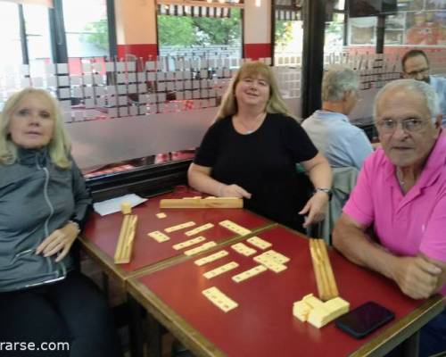 Trio parlanchín: Victoria, Marta y Roky :Encuentro Grupal Jugamos al RUMMY en Monte Castro