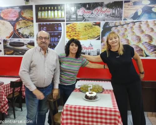 Gracias por tanto Sandra, Ale y Floren. Hermoso festejo , torta , sidra y regalitos. Por muchos más,🥂🥂🥂🥂🍾🍾🍰Besos :Encuentro Grupal Jugamos al RUMMY en Monte Castro- CUMPLIMOS 2 AÑOS