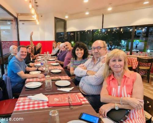 La mitad de los asistentes después de jugar compartimos la cena :Encuentro Grupal Jugamos al RUMMY en Monte Castro- CUMPLIMOS 2 AÑOS