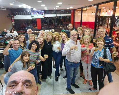 Chin chin !!!!! Con organizadores de lujo . Y en todos los detalles !!!! Gracias por poner tanto amor en lo que hacen  :Encuentro Grupal Jugamos al RUMMY en Monte Castro- CUMPLIMOS 2 AÑOS