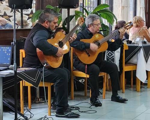 31064 10 ALMUERZO  BAILE  SHOW