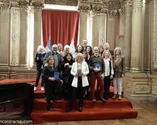 Un equipo orgulloso. Así se hace! :Encuentro Grupal Presentación del libro "43 razones para demorar el sueño"