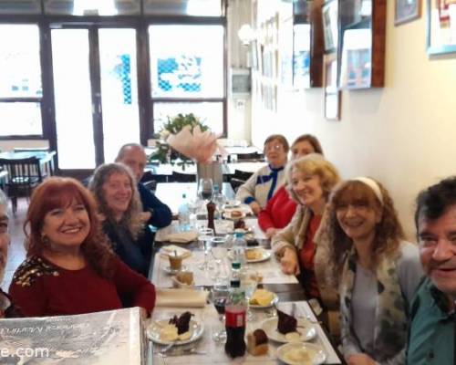 Fue una tarde magnífica! se creo un ambiente de buena energia.Todos felices. :Encuentro Grupal Almorzamos en  El Café de Marco.