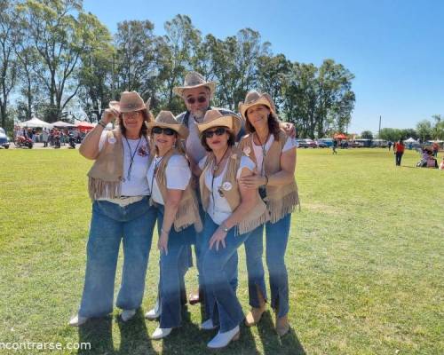 Gracias grupo hermoso !!!!!   los quierooooooooooooooo :Encuentro Grupal ¿ME ACOMPAÑAS A  LAS FLORES?