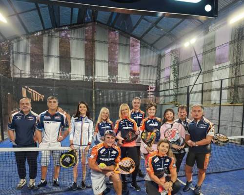 más que jugadores de padel parecemos equipo de Moto GP :Encuentro Grupal PADEL EN ZONA NORTE