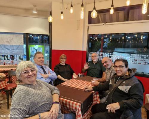 Globo azul para la gente del truco: Silviacor y Patryp las chicas que se le animaron a Uby, Juanjo, Rodolfo y Hugo.  :Encuentro Grupal SALIDA MENSUAL DE JUEGOS 2