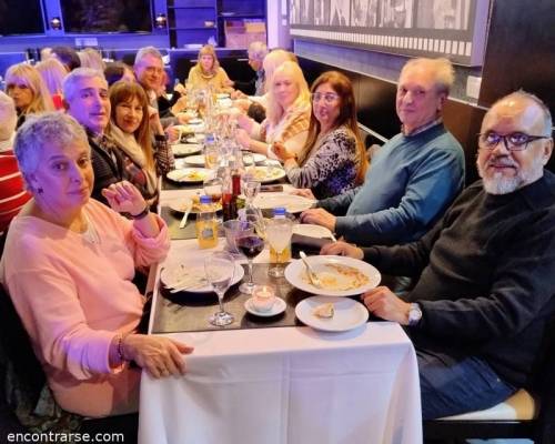 Mesa top :Encuentro Grupal 2X5= 10 CUMPLES PARA FESTEJAR!!!