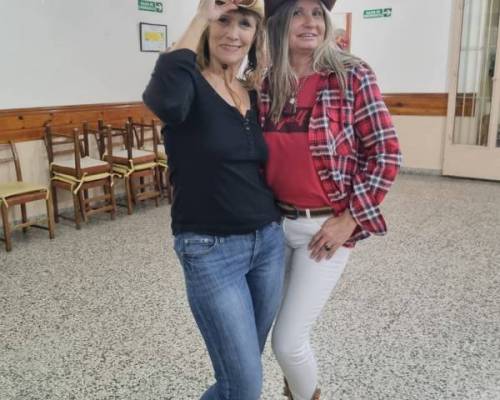 Queremos la otra foto Gaby🤣 :Encuentro Grupal EN ENCONTRARSE SE BAILA COUNTRY