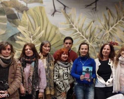 Qué linda gente, todos disfrutando una linda tarde. :Encuentro Grupal Presentación del libro: Cuál es tu verdadero deseo?Andrea Mónaco.