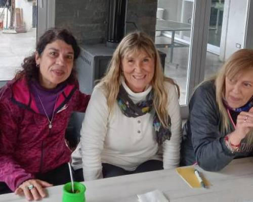 nuestra anfitriona con  carita de felicidad, no estaba conciente del peligro en que se encontraba... :Encuentro Grupal Día de Campo en Carlos Keen!!