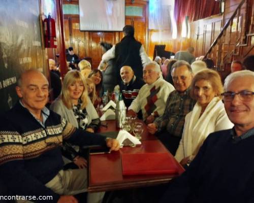 Cuanta gente linda que quiero mucho en esta mesa :Encuentro Grupal "MUSICA ,CANCIONES Y BAILE EN LA BOHEMIA CAFE CONCERT"