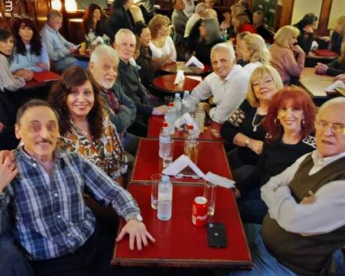 Qué mesa...!! :Encuentro Grupal "MUSICA ,CANCIONES Y BAILE EN LA BOHEMIA CAFE CONCERT"