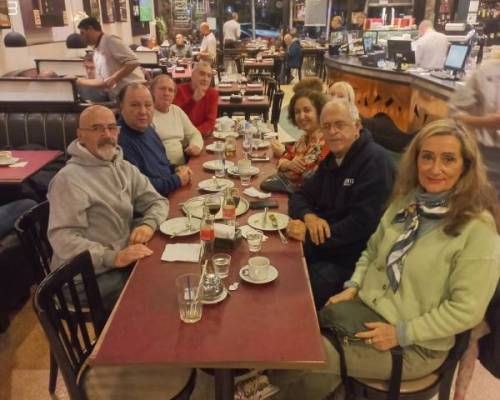 31543 12 SE ACERCA EL INVIERNO PERO DEVOTO CAMINA