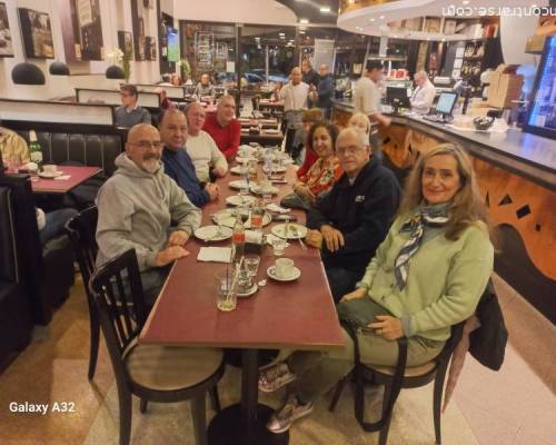 31543 14 SE ACERCA EL INVIERNO PERO DEVOTO CAMINA