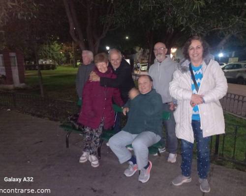 31543 4 SE ACERCA EL INVIERNO PERO DEVOTO CAMINA