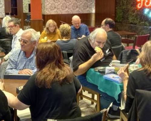 31544 2 Jugamos Rummy En Caballito !!! 