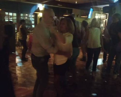 31552 15 A BAILAR EN JOE BAR   !  !  !