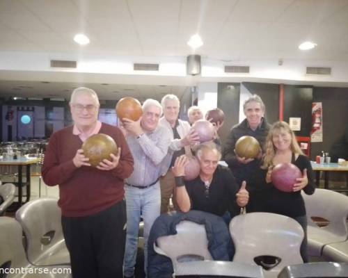 31575 2 BOWLING EN PALOKO DE COLEGIALES