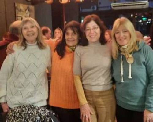 Queremos agradecer a los organizadores por permitirnos ofrecer los bonos contribución por el día del niño. :Encuentro Grupal Escuchamos una banda de rock en Buffalo`s Cafe