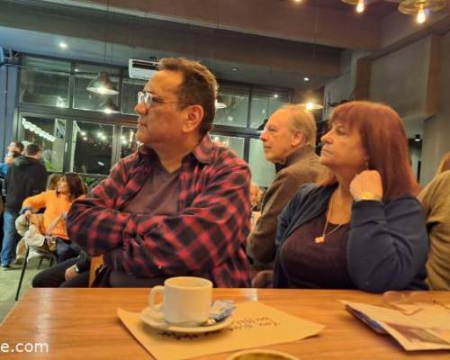 31585 5 Escuchamos una banda de rock en Buffalo`s Cafe