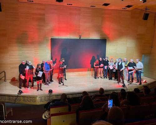 31618 31 ACOMPAÑANOS EN  LA MUESTRA  DE FIN DE AÑO  DEL TALLER DE CANTO 