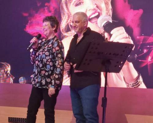 31618 6 ACOMPAÑANOS EN  LA MUESTRA  DE FIN DE AÑO  DEL TALLER DE CANTO 