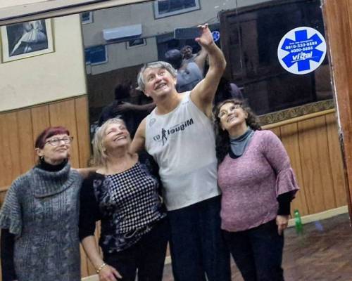 31673 1 Salio encuentro feriado hoy . ENSAYO DE OBRAS DE DANZA CONTEMPORANEA LAS VOLVEREMOS A MOSTRAR .. ES PARA TIDOS AMBOS SEXOS PRINCIPIANTES Y NIVEL MEDIO