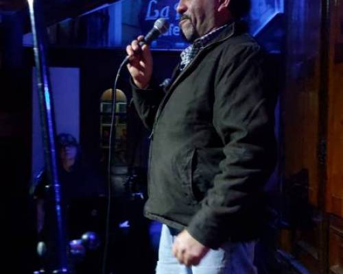 31677 10 VOLVEMOS CON EL KARAOKE  REPETIMOS LA ALEGRÍA Y LAS GANAS DE CANTAR