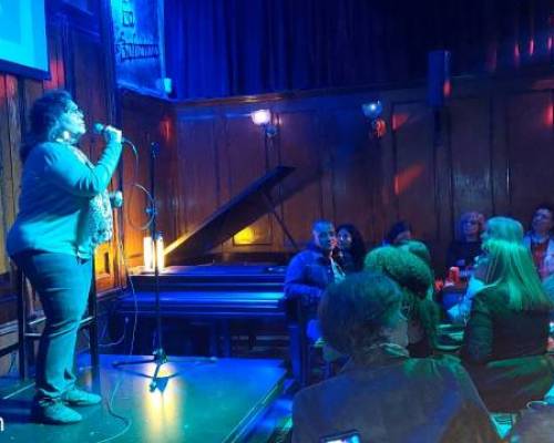 31677 13 VOLVEMOS CON EL KARAOKE  REPETIMOS LA ALEGRÍA Y LAS GANAS DE CANTAR