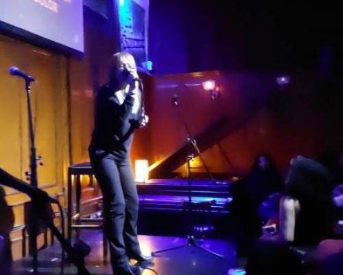 31677 19 VOLVEMOS CON EL KARAOKE  REPETIMOS LA ALEGRÍA Y LAS GANAS DE CANTAR