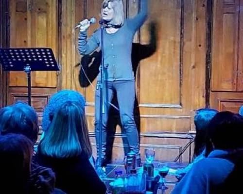 31677 24 VOLVEMOS CON EL KARAOKE  REPETIMOS LA ALEGRÍA Y LAS GANAS DE CANTAR
