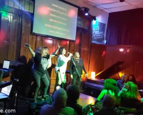 31677 8 VOLVEMOS CON EL KARAOKE  REPETIMOS LA ALEGRÍA Y LAS GANAS DE CANTAR