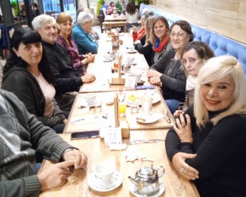 31685 4 CHARLA Y CAFÉ EN ZONA OESTE