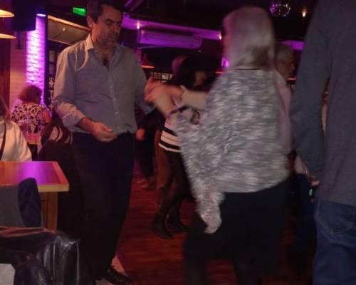 31783 19 A BAILAR EN JOE BAR   !  !  !