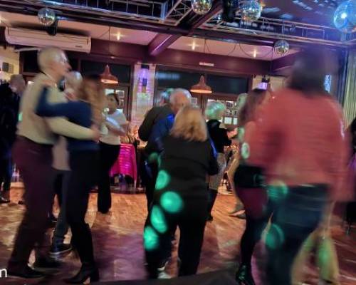 31971 8 A BAILAR EN JOE BAR  Y BRINDAMOS POR EL PADRE DE LA PATRIA  !  !  !